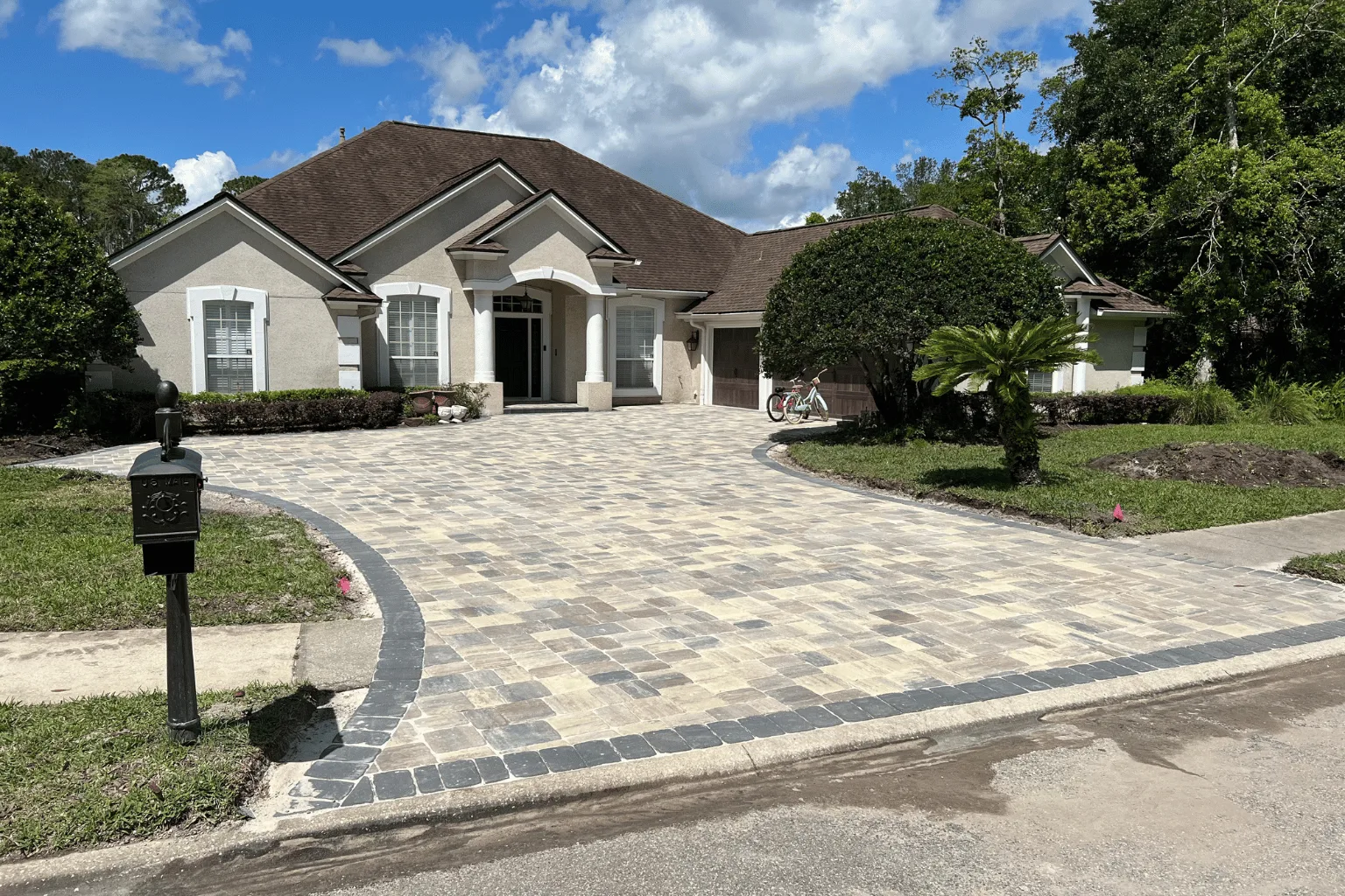 Multi-toned paver driveway installation with charcoal border by Jax Pavers in Jacksonville FL